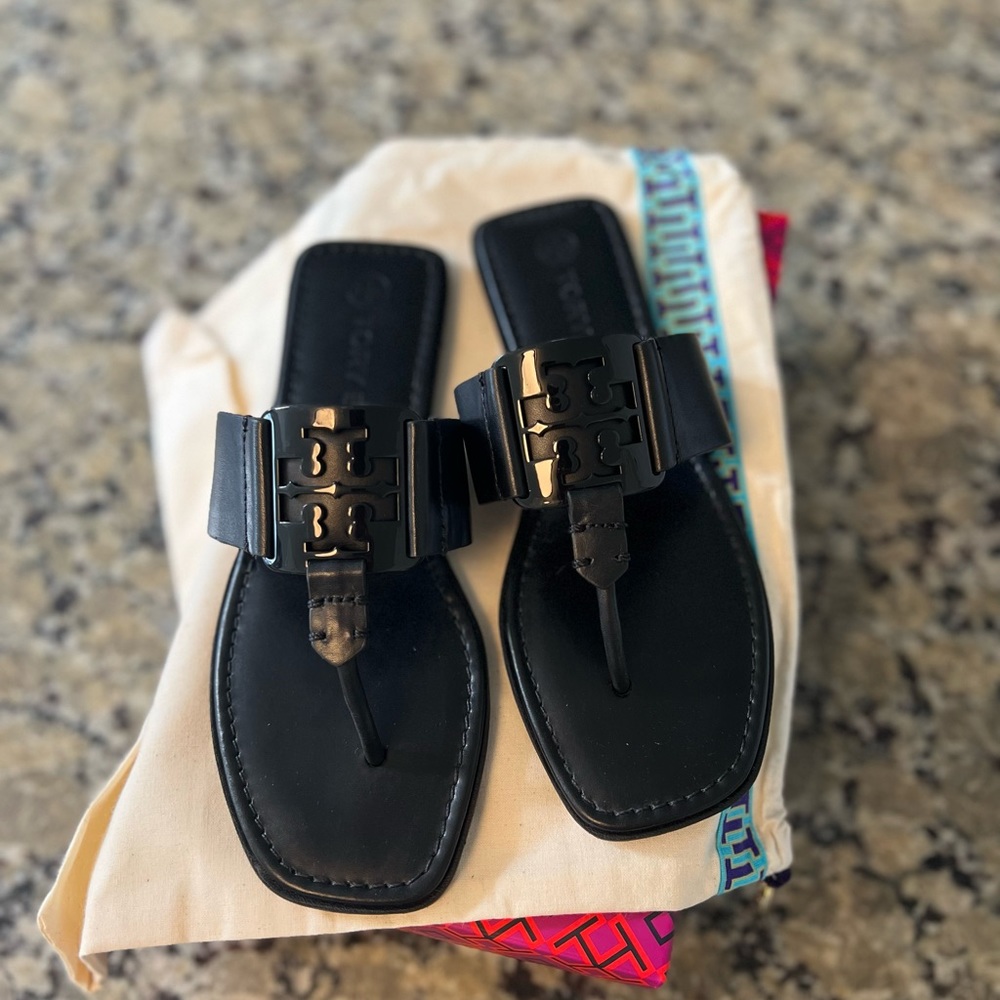 Tory Burch Sandal ~ Beautiful Georgia style ~ Black